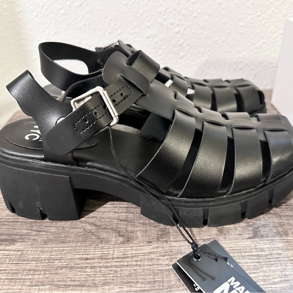 Black fisherman Sandals